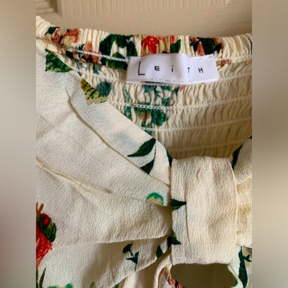 Keith white floral summer dress tie up in chest area with a cut out below XXL - Picture 4 of 5